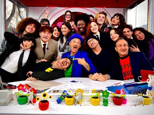 Viva Rai2, Fiorello travolge Fabio Fazio: "Già battezza i bambini". Maretta in Vaticano…