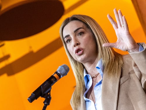 Pd, la scalata patinata di Silvia Salis. Panico al nazareno per il “triangolo”