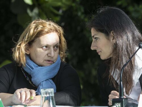 La Giunta Raggi boccia il bilancio Ama. Si dimette l'assessore Montanari