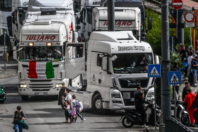 Autotrasporto, Garante pronto ad agire sugli scioperi. I blocchi dei tir si riducono