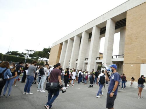 La Sapienza nel caos, gli studenti occupano l'Università: "La rettrice Polimeni deve dimettersi"
