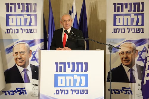 Israele, l’inchiesta di Haaretz accusa Netanyahu: “Sapeva dell’attacco di Hamas”. Lui nega tutto