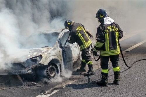 Auto in fiamme sul Gra, salvo il conducente