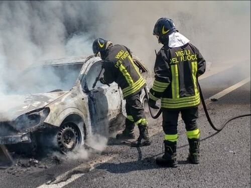 Auto in fiamme sul Gra, salvo il conducente
