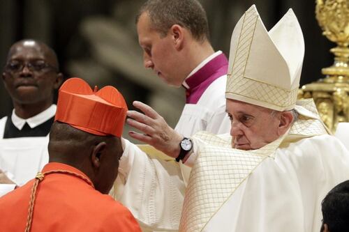 Papa Francesco, gran rifiuto dei vescovi africani: "Non possiamo benedire coppie omosessuali"