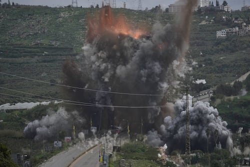 Libano, ponti abbattuti nel sud: per Israele è guerra a Hezbollah, per gli analisti c’è un piano preciso