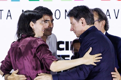 Campo Largo, solo Schlein vuole Schlein e il mezzo disimpegno di Conte