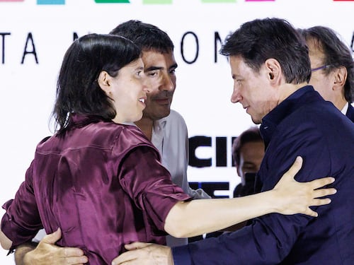 Campo Largo, solo Schlein vuole Schlein e il mezzo disimpegno di Conte