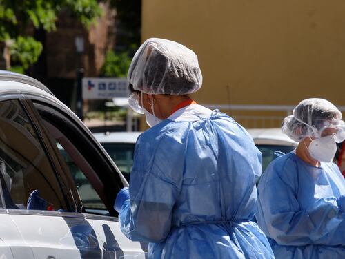 Gran caos Covid, impennata di casi importati: test obbligatori in aeroporto