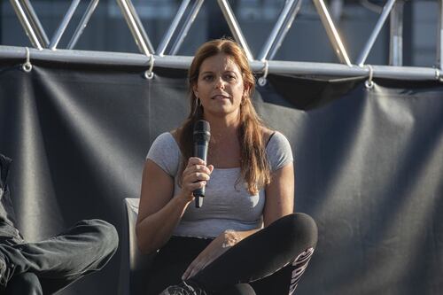 Salis, su una vetrina spunta il cartello "Io non posso entrare". Come replica il titolare