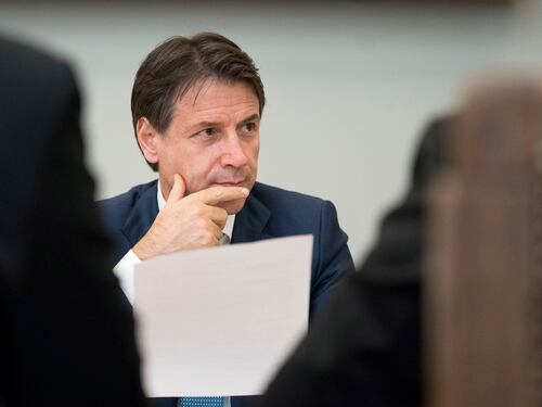 Il governo rinvia ancora il decreto ma c'è l'intesa su migranti, colf e badanti