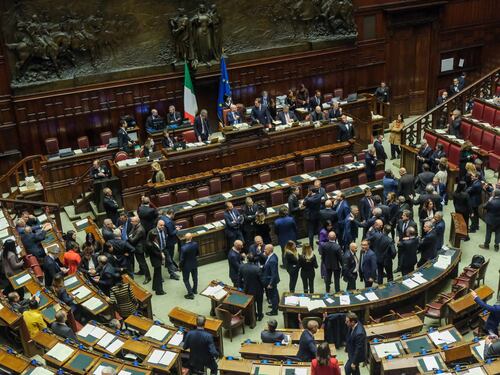 Manovra, arriva l'ok della Camera. Ora la legge passa in Senato