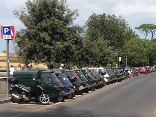 Trinità dei Monti, il deposito abusivo degli artisti di strada