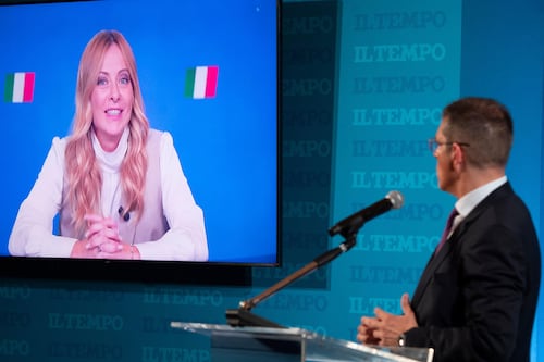 Giorgia Meloni: “Giù le tasse al ceto medio. Stop al burqa a scuola. Fa paura il no della sinistra”