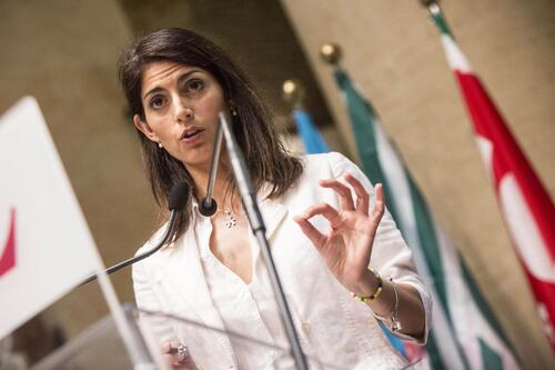 Processo per falso, la sindaca Raggi in aula