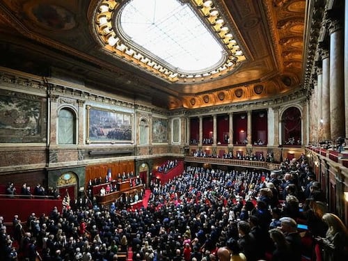 Francia, il senato boccia il disegno di legge sul suicidio assistito