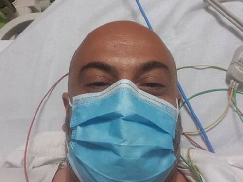 Paragone posta la foto dall'ospedale: mi dovrete sopportare ancora