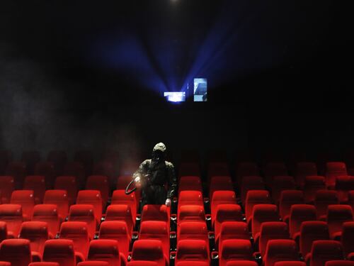 Palestre, piscine, cinema e teatri verso la chiusura anche a gennaio