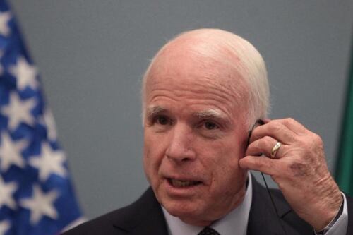 Stati Uniti, McCain ha un tumore al cervello. Obama: un eroe e un combattente