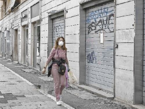 Coronavirus, a Roma un negozio su tre non riaprirà