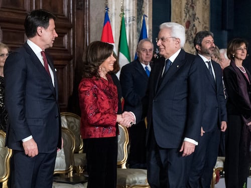 Mattarella avverte i partiti: "Basta liti". E se la prende con la disoccupazione