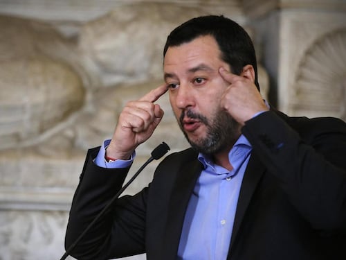 Macerata, Salvini: "Chi spara è un delinquente, l'invasione di migranti porta allo scontro sociale"