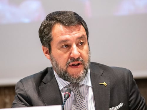 Matteo Salvini annuncia la stretta sui monopattini