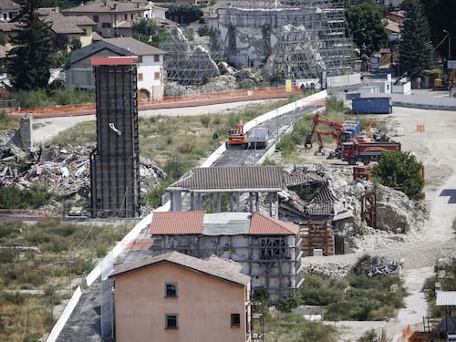 Ci chiede anche gli interessi, il sindaco di Amatrice contro l'Inps
