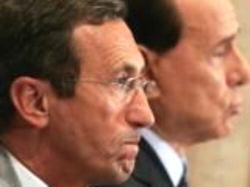 Torna il gelo tra Fini e Berlusconi