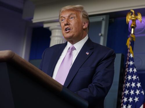 Trump scarica Bannon: "Non so nulla del suo muro col Messico, solo spettacolo"