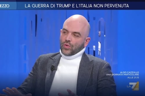 Otto e mezzo, l’ultima assurdità di Saviano: “Iran? Trump ha pronto un regalo a Russia e Cina”