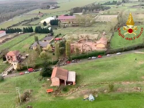 Alessandria, immagini assurde: cascina come una bomba