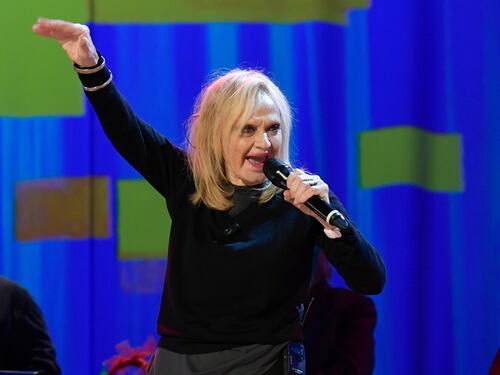 Rita Pavone a Sanremo. Amadeus la annuncia e scatta il linciaggio