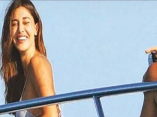 Altro che selfie! Belen Rodriguez ha il fotografo personale