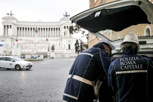 Roma, nuove pistole per i vigili. Ma la gara è un pasticcio