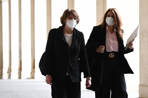 Nero e bianco: ecco la divisa delle donne al governo
