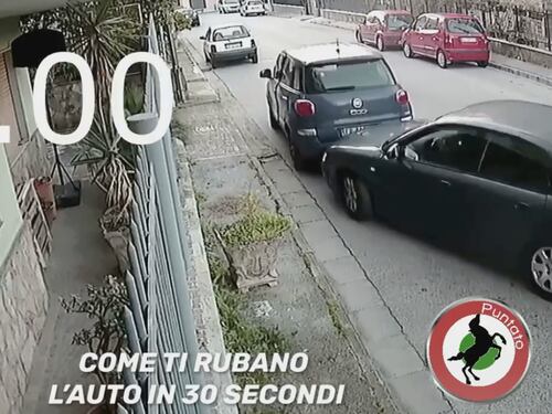 Forzano la portiera e aspettano i complici. Così ti rubano l'auto in 30 secondi