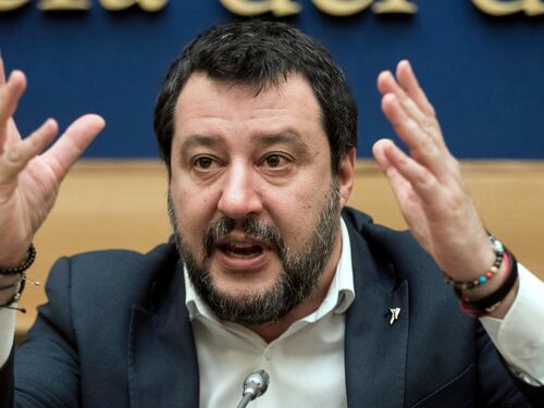 Positivo al Coronavirus un poliziotto della scorta di Salvini: "Ma io sto bene"