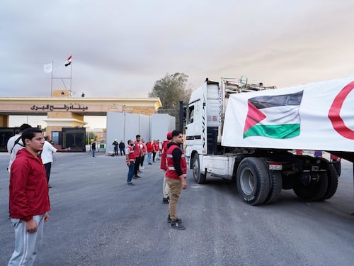 Israele chiude tutti i valichi per Gaza dopo l'attacco di Hamas. Fermi gli aiuti umanitari
