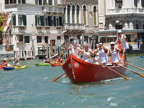 Turisti troppo grassi, a Venezia le gondole mettono il limite di peso
