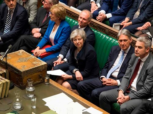 Caos Brexit, si vota la fiducia alla May. Tra le ipotesi nuovi negoziati, no deal o referendum bis
