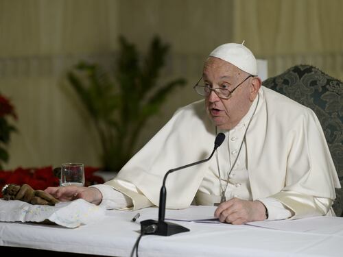 Papa Francesco, “dimissioni non imminenti”. Cosa filtra dal Gemelli sul recupero del Pontefice