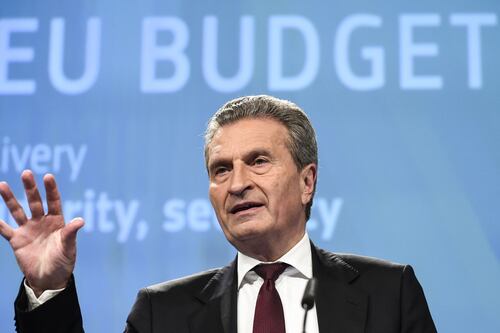 L'affondo del commissario Oettinger: "I mercati insegneranno all'Italia a votare"