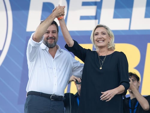 Pontida, Salvini aderisce alla dichiarazione dei popoli presentata da Le Pen