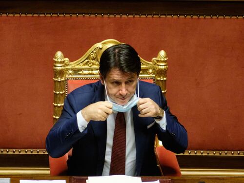 Covid, Conte è il signore delle tenebre che rifiuta di rispondere al Parlamento