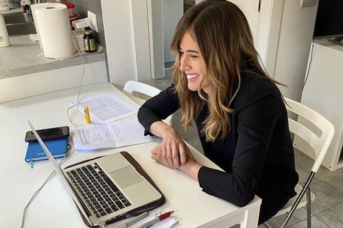 Il look per la laurea di Francesca Ferragni: tailleur e ciabatte