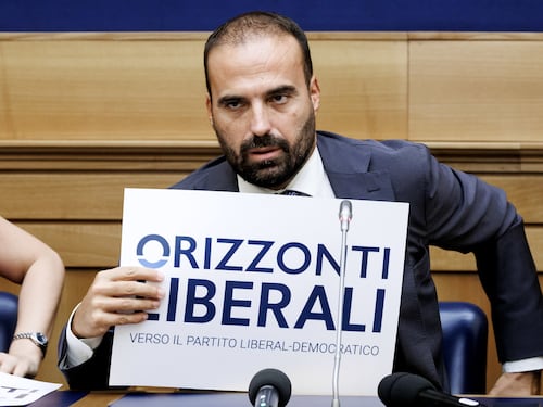 Il Centro perde i pezzi. E la fuga da Calenda tira la volata a Bucci