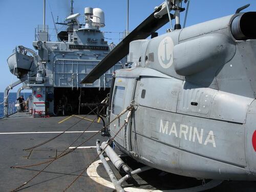 Iran, l'Italia invia la fregata Martinengo a Cipro e chiude l'ambasciata a Teheran