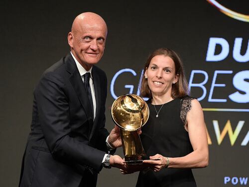 Chi è Stephanie Frappart, la prima donna ad arbitrare in Champions. Debutto mercoledì con la Juventus