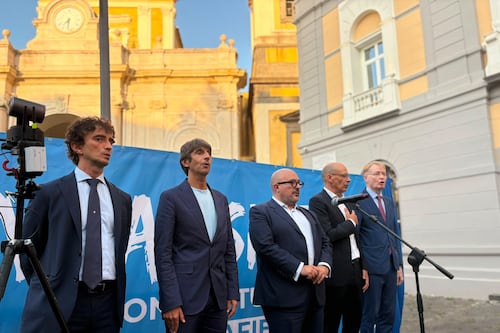 FdI in piazza contro la camorra: «La sinistra dalla parte sbagliata»